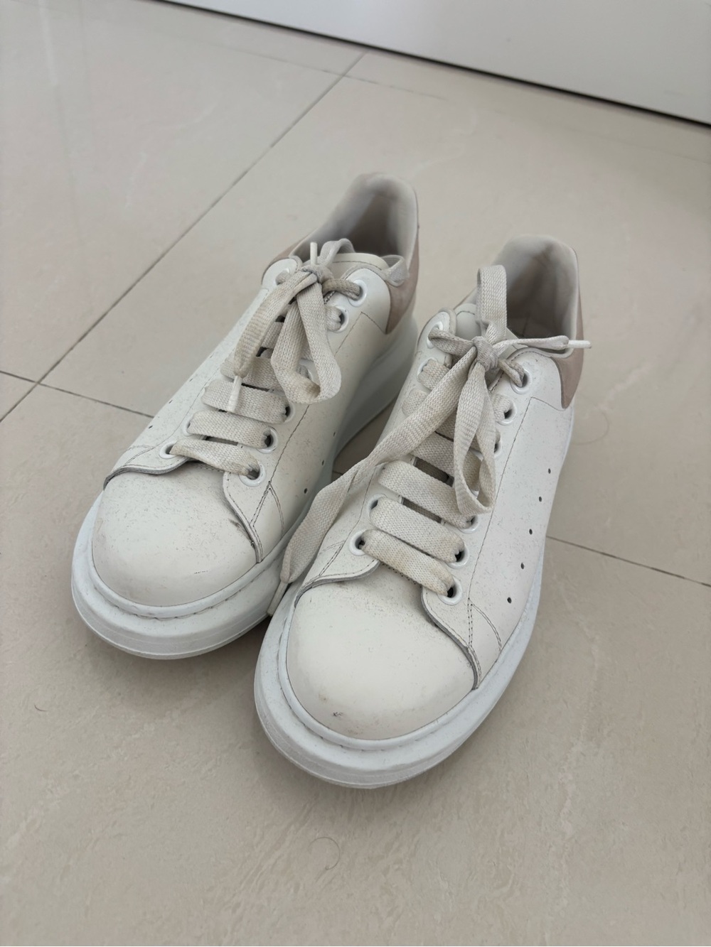 Alexander McQueen White Leather Platform Sneakers with Beige Heel Tab